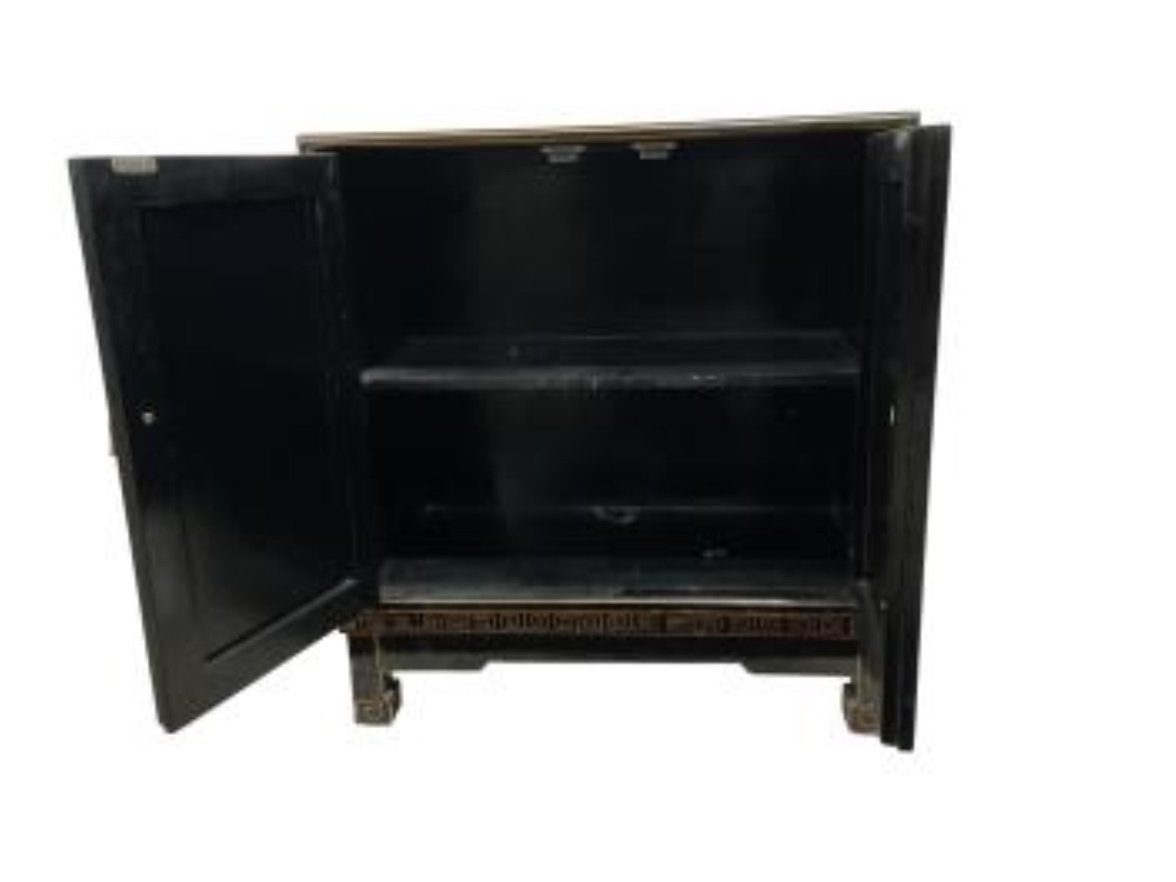 A small Chinese lacquered side cabinet, width 63cm, depth 31cm, height 67cm